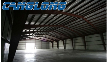 Steel warehouse roof waterproof protection supported by metal beams